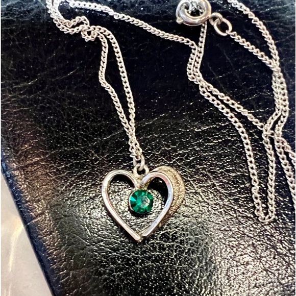 Vintage Emerald Green Stone Silver Filigree Heart Pendant Necklace - Picture 8 of 11